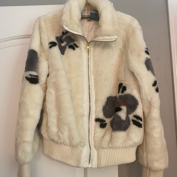 Marc New York Jackets & Blazers - Andrew Marc New York Women’s Faux Fur white flower jacket size medium